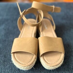 Big girls stylish summer sandals size 4!